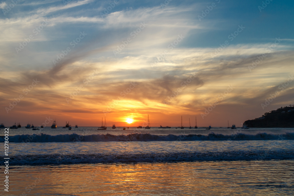 Fototapeta premium spectacular sunset on beach