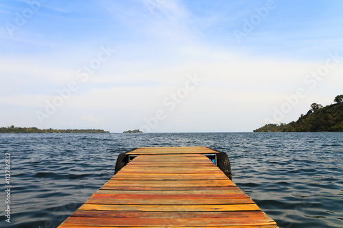 Photo Wooden dock on a lake