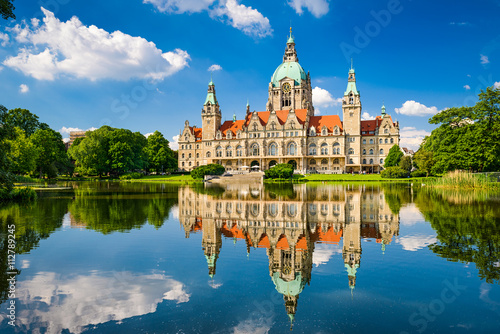 Rathaus Hannover mit Spiegelung im Maschteich