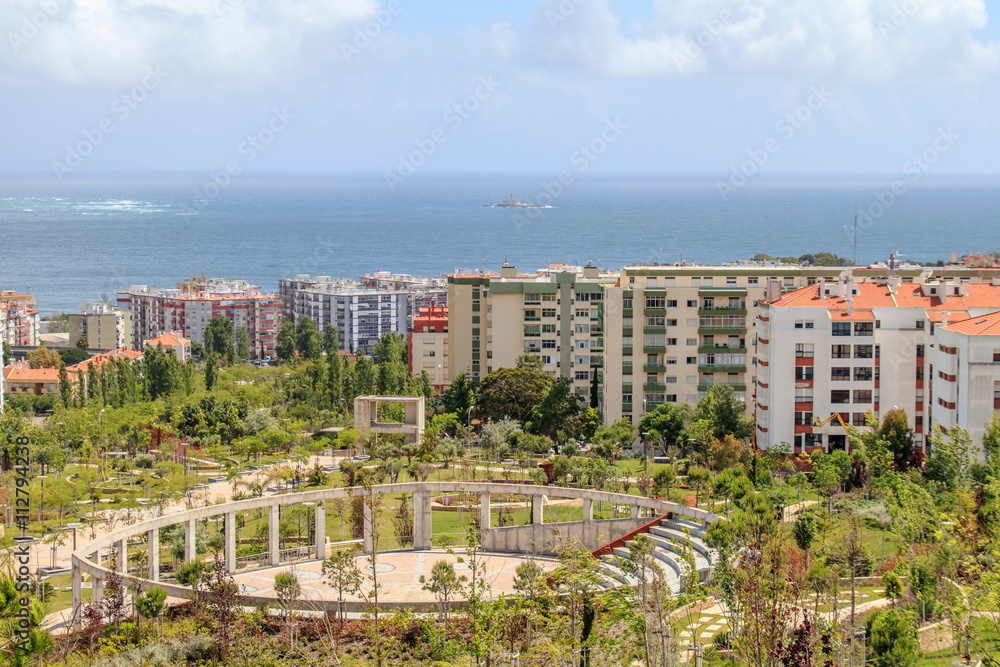 Vista do Parque dos Poetas em Oeiras com o Bugio em Fundo