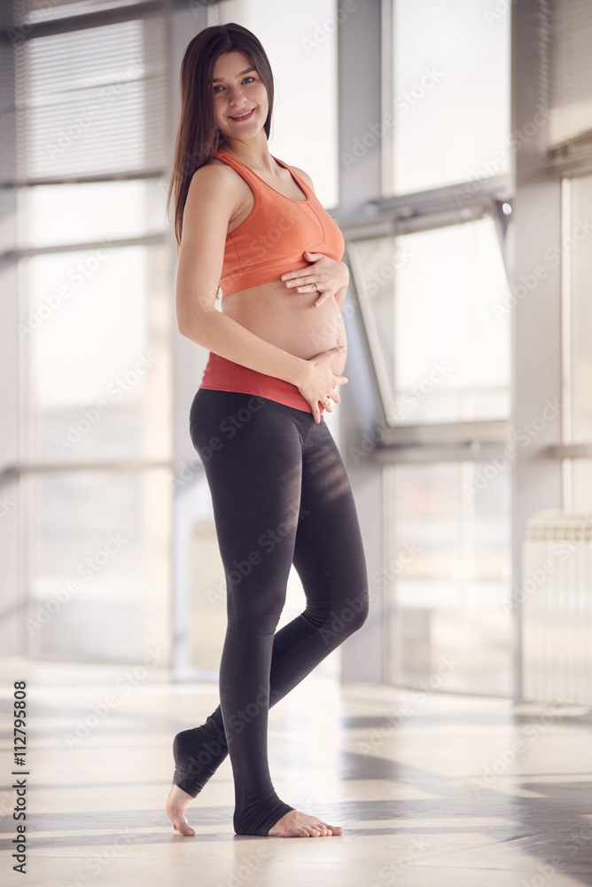 fitness Pregnant woman full length