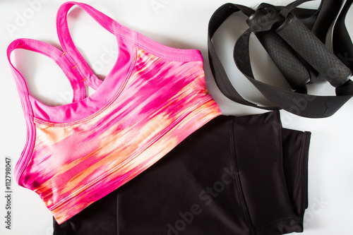 Pink women's sport bra Black sport pants. Sport wear, Sport fash