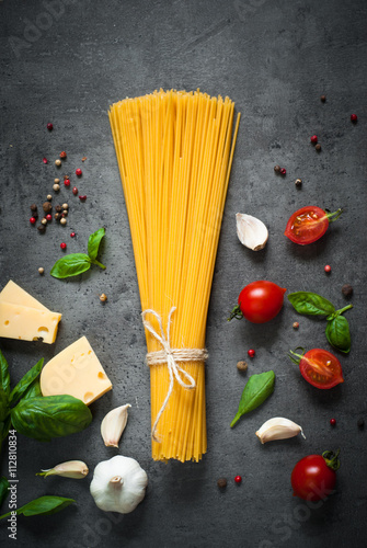 Obraz na plátně Ingredients for cooking Italian pasta