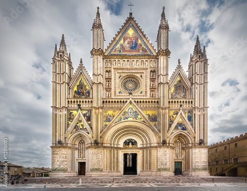 Quadro su tela Wonderful cathedral decorated with gold plated ornaments in Orvi