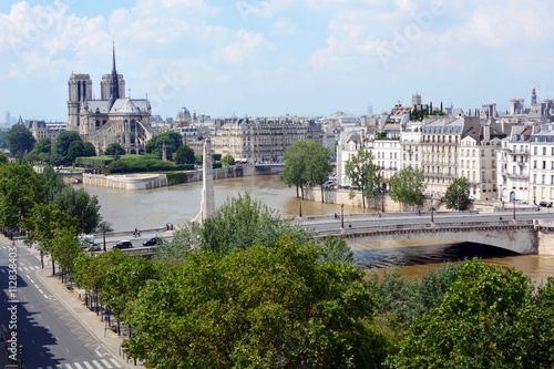 Skyline von Paris mit Notre Dame und Seine