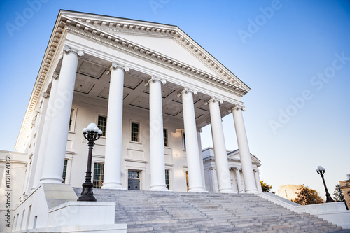 Canvastavla Virginia state capitol building in Richmond