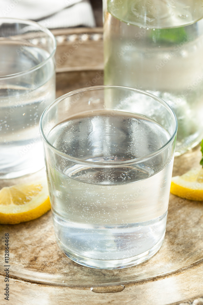 Refreshing Clear Sparkling Water Refreshing Clear Sparkling Water