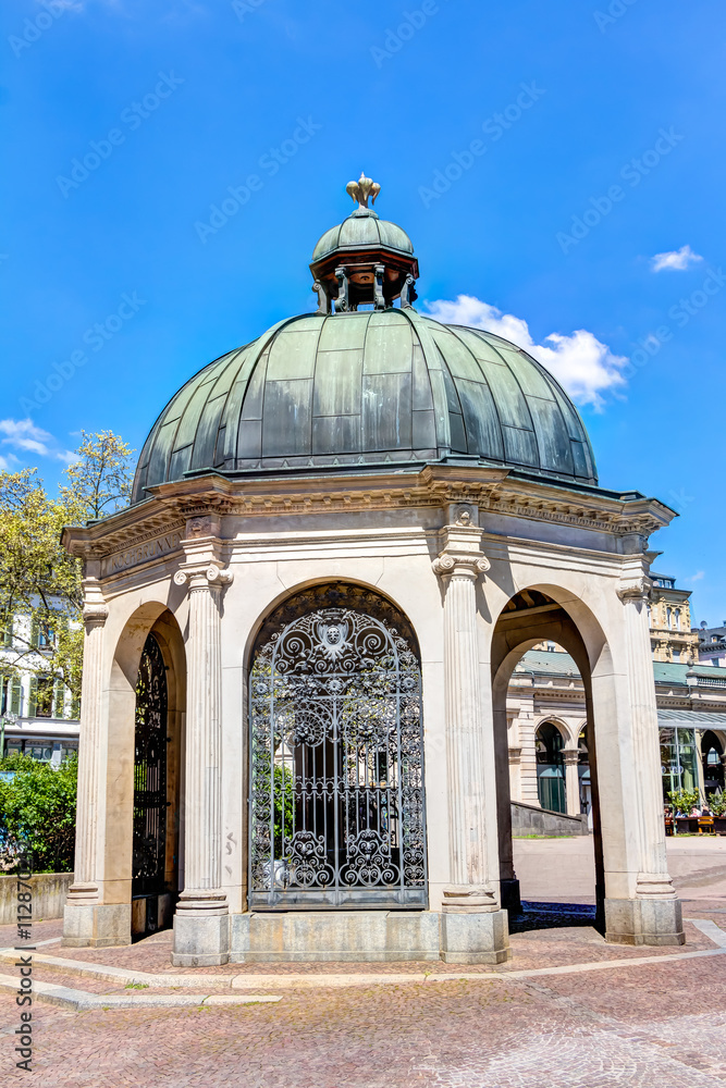 Historischer Kochbrunnen in der Innenstadt von Wiesbaden
