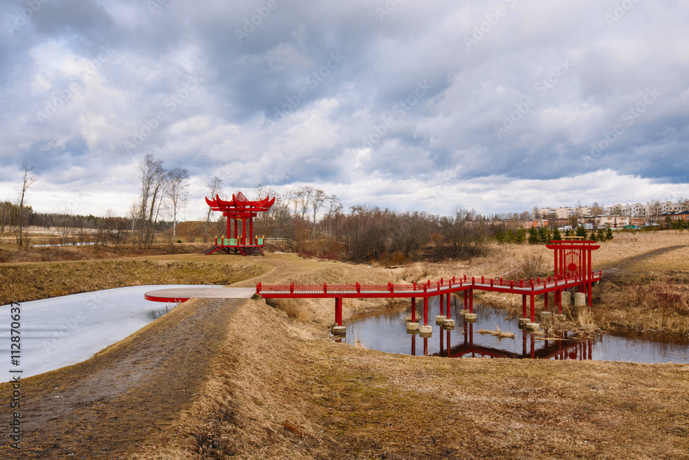 Fototapeta premium Chinese bridge and a gazebo in the Park
