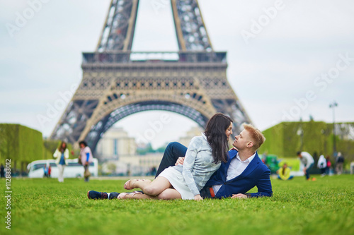 Romantic couple in Paris near the Eiffel tower © Ekaterina Pokrovsky
