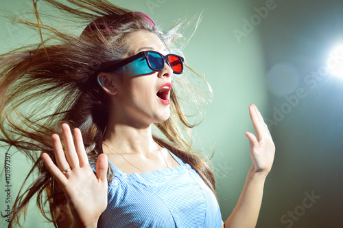 Photography Girl in 3d glasses scared