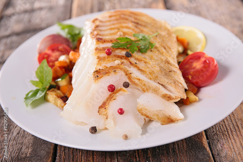 Konstfotografi fish fillet and vegetable