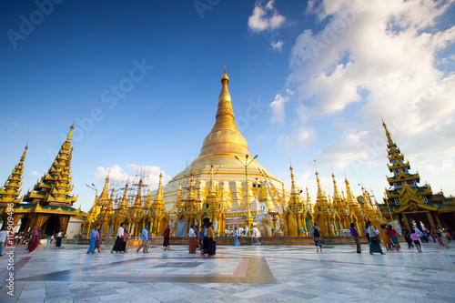 nidentified people walking around in Shwedagon pagoda
