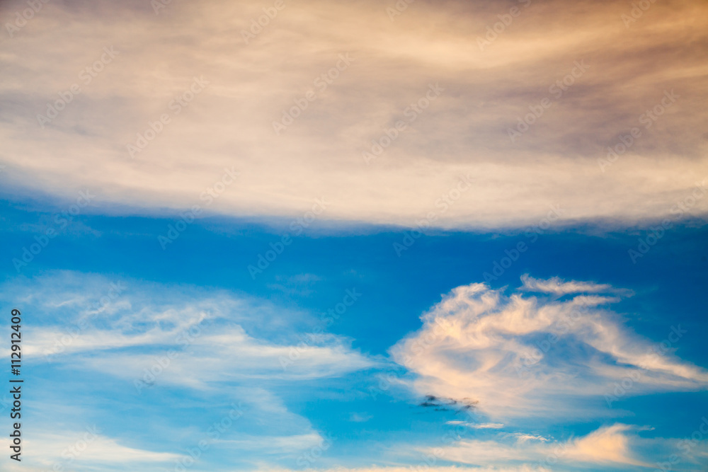 Obraz premium colorful dramatic sky with cloud at sunset