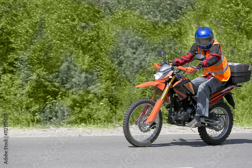 Fototapeta Naklejka Na Ścianę i Meble -  motorcyclist biker fast riding