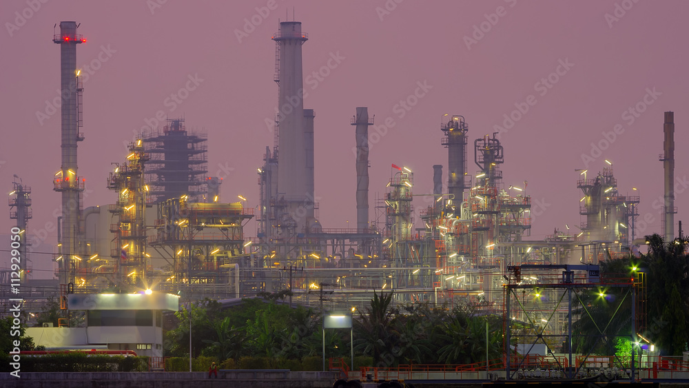Fototapeta premium Oil refinery factory