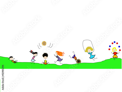 Fotografie bambini che giocano all'aperto