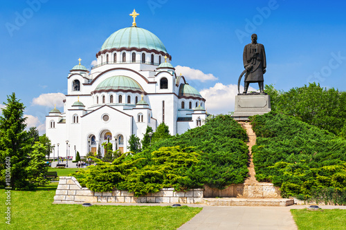 Canvas Print Sava Cathedral and Karadjordje statue