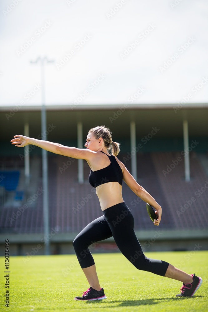 Female athlete about to throw a discus