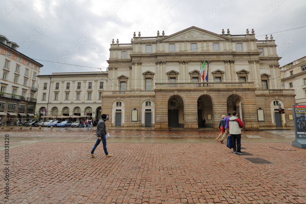 Fototapeta premium Facade of the La Scala theater, Milan, Italy