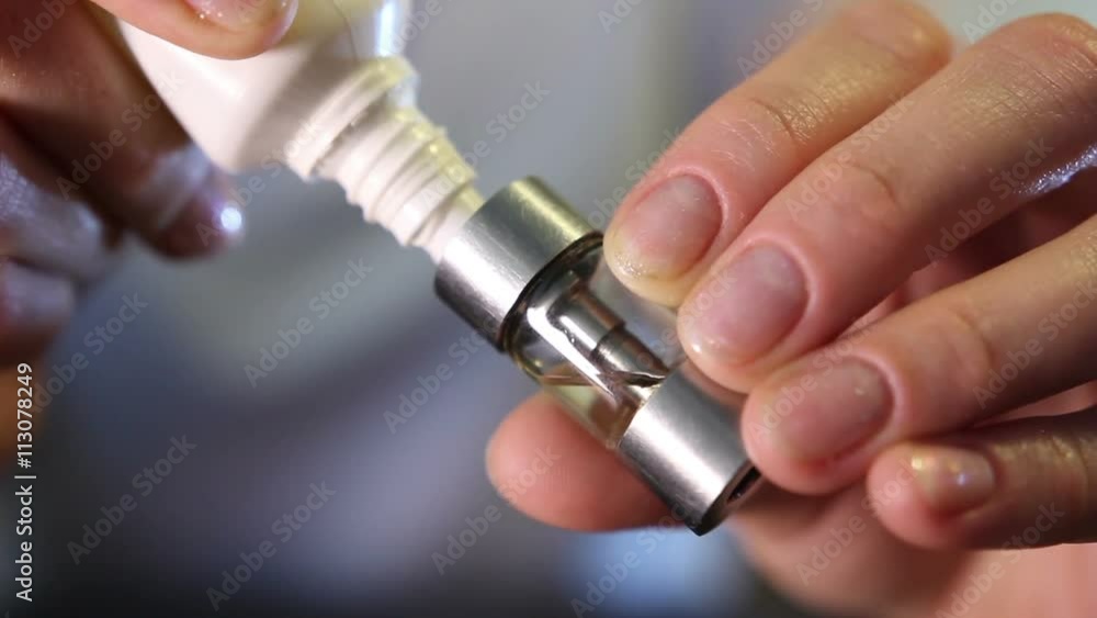 Girl is recharge electronic cigarette fragrant liquid. Substitution evaporator. Girl is recharge electronic cigarette fragrant liquid. Substitution evaporator.