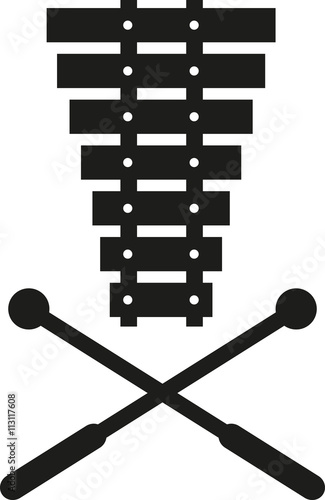 Xylophone with crossed mallets