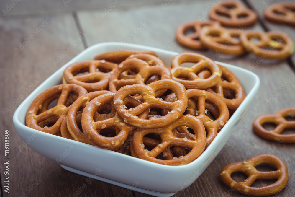 Fototapeta premium Salted pretzel in bowl