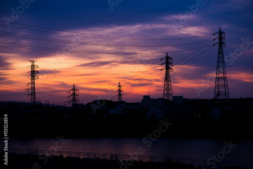 送電線の鉄塔 夕暮れシルエット