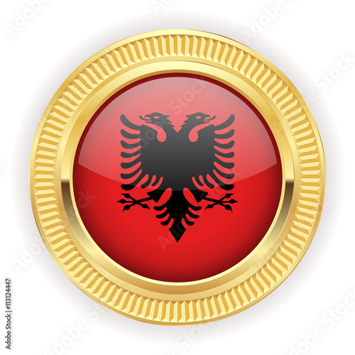 Runder Button mit albanischer Flagge und silber Rand 