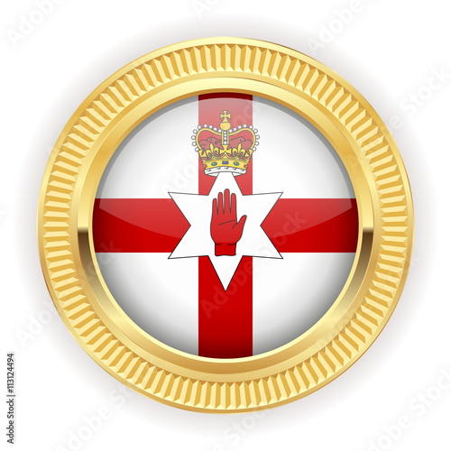 Runder Button mit nord irischer Flagge und silber Rand 