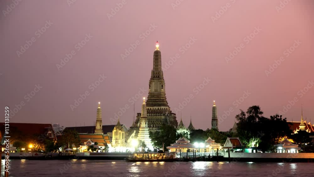 Wat Arun, Temple of the down in BAngkok, Thailand