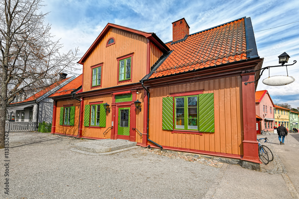 Φωτογραφία Colorful houses in the historic center of Sigtuna, Sweden