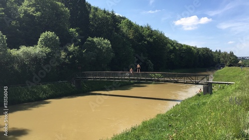 Wallpaper Mural Sommerspass am Isarkanal Torontodigital.ca