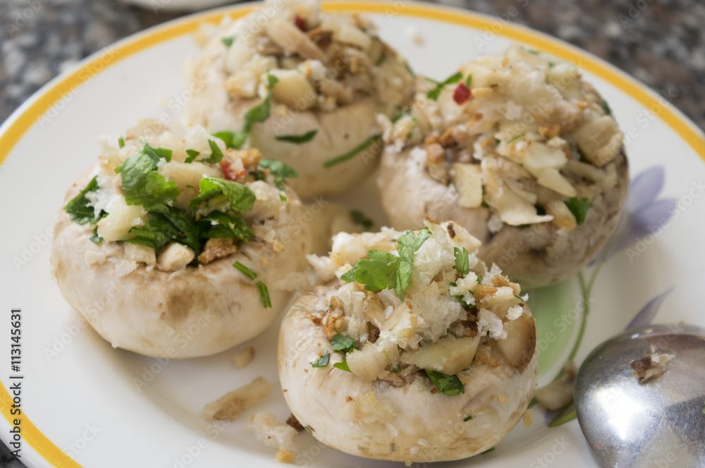 stuffed mushrooms with pine nuts and breadcrumbs stuffed mushrooms with pine nuts and breadcrumbs