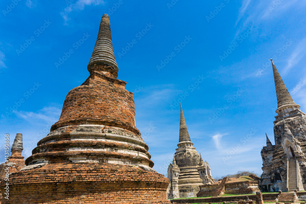 Fototapeta premium Wat phra si sanphet (wat mongkol bophit) Old pagoda Temple Histo