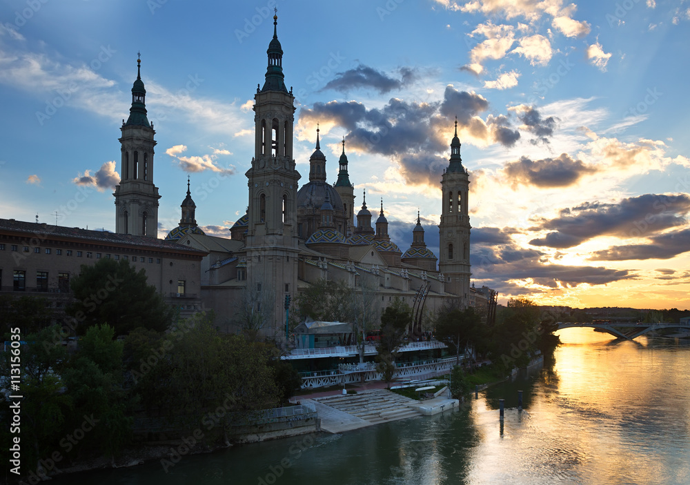 Cathedral of Our Lady of the Pillar and Ebro river in evening. Z