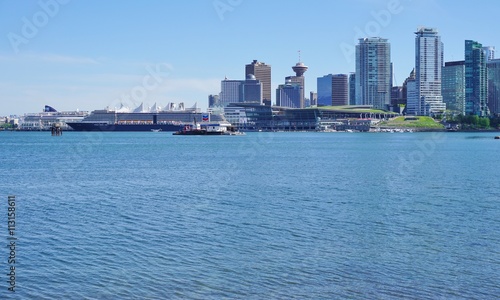 View of the Vancouver skyline from Stanley Park © eqroy