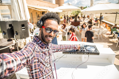 Fotografie Dj mixing music