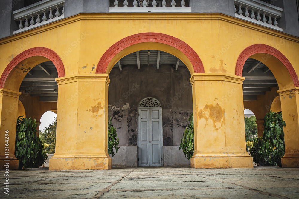 Naklejka premium Bang Pa-in Palace, Imperial Palace, also known as the Summer Palace is beautiful, and is one of Thailand's major tourist attractions.