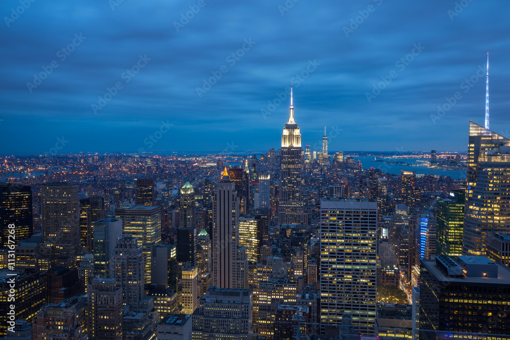 Obraz premium Nightfall na Manhattanie