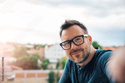 Obraz na plátně Man making selfie outdoor