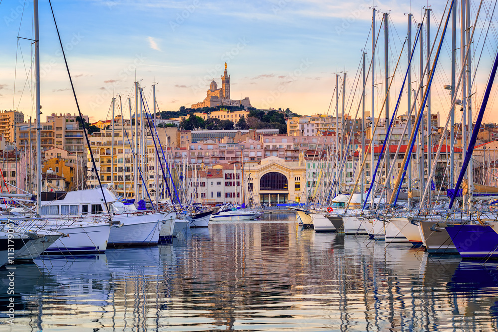 Yachts in the Old Port of Marseilles, France - obrazy, fototapety, plakaty 