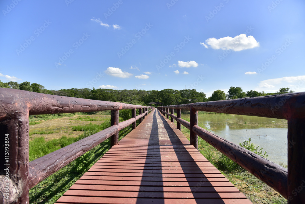 Obraz premium Bridge with blue sky