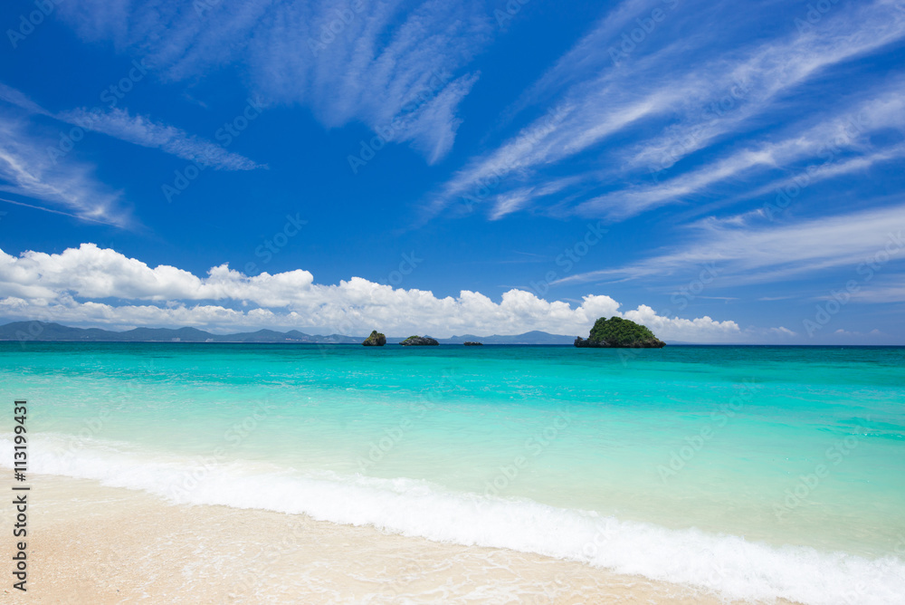 Fototapeta premium 沖縄のビーチ・山入端の浜 