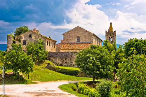 Fotografia Town of Hum old stone architecture