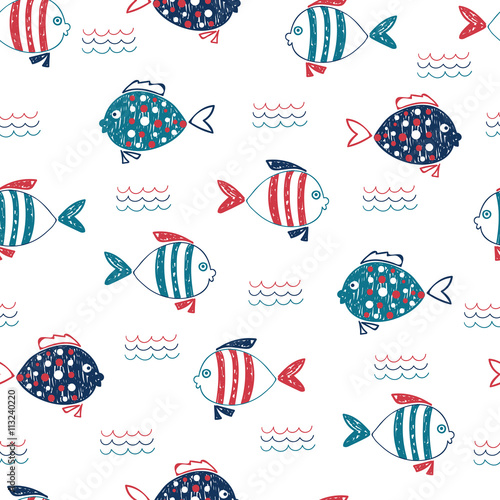 Ładny wzór ryby doodle. Morskie tło wektor w kolorach niebieskim, czerwonym i białym. Ręcznie rysowane ryby i fale na białym tle.
