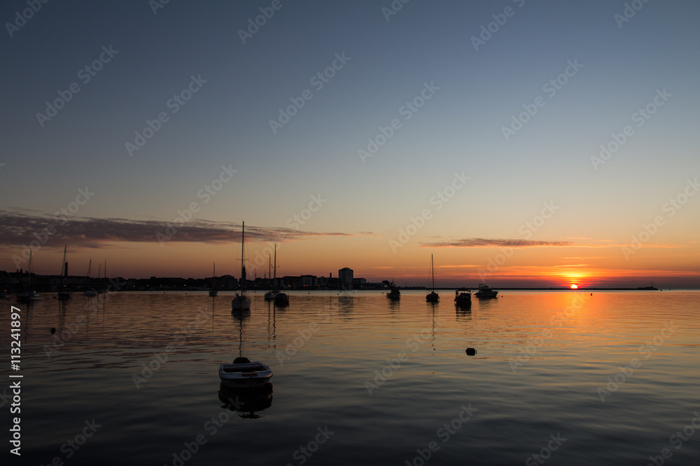 Boote im Hafen, Sonnenuntergang