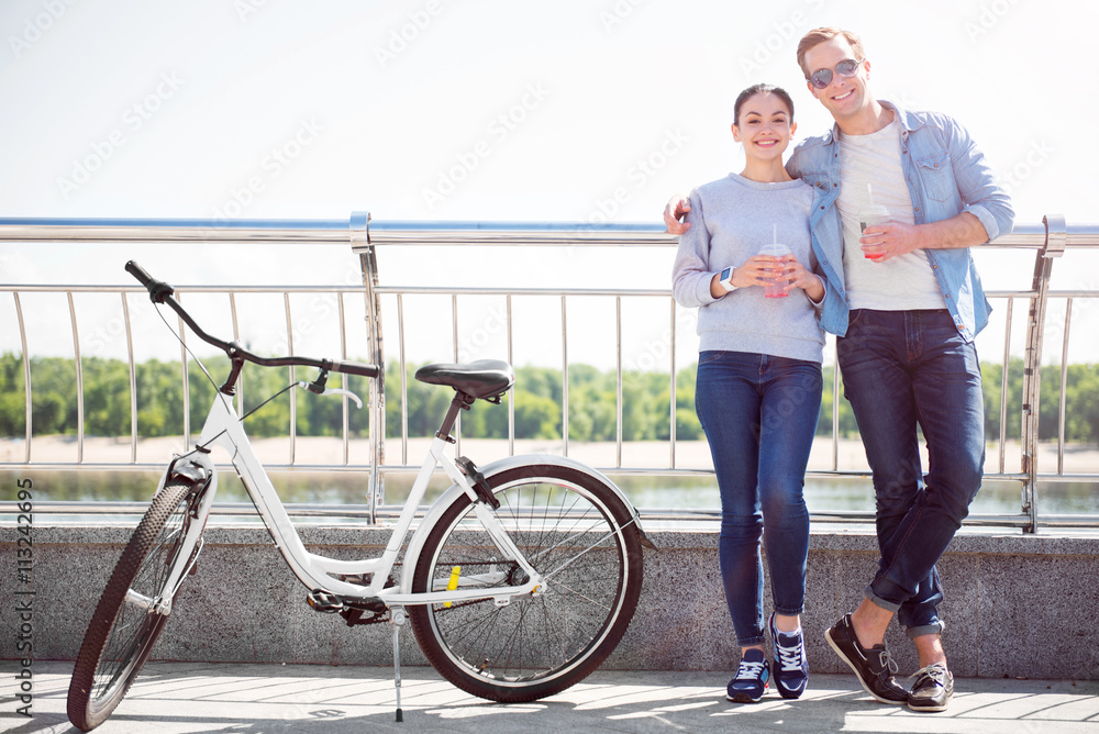 Fototapeta premium Smiling couple having a drink