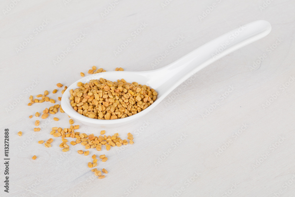 Whole, unprocessed fenugreek (Trigonella foenum-graecumcumin) se Whole, unprocessed fenugreek (Trigonella foenum-graecumcumin) se