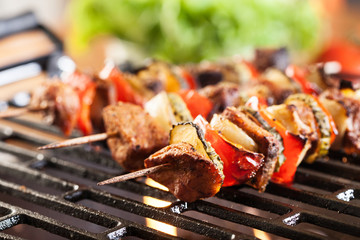 Stickers Grill / Barbecue Sjasliek spiesjes op barbecue  © Sławomir Fajer